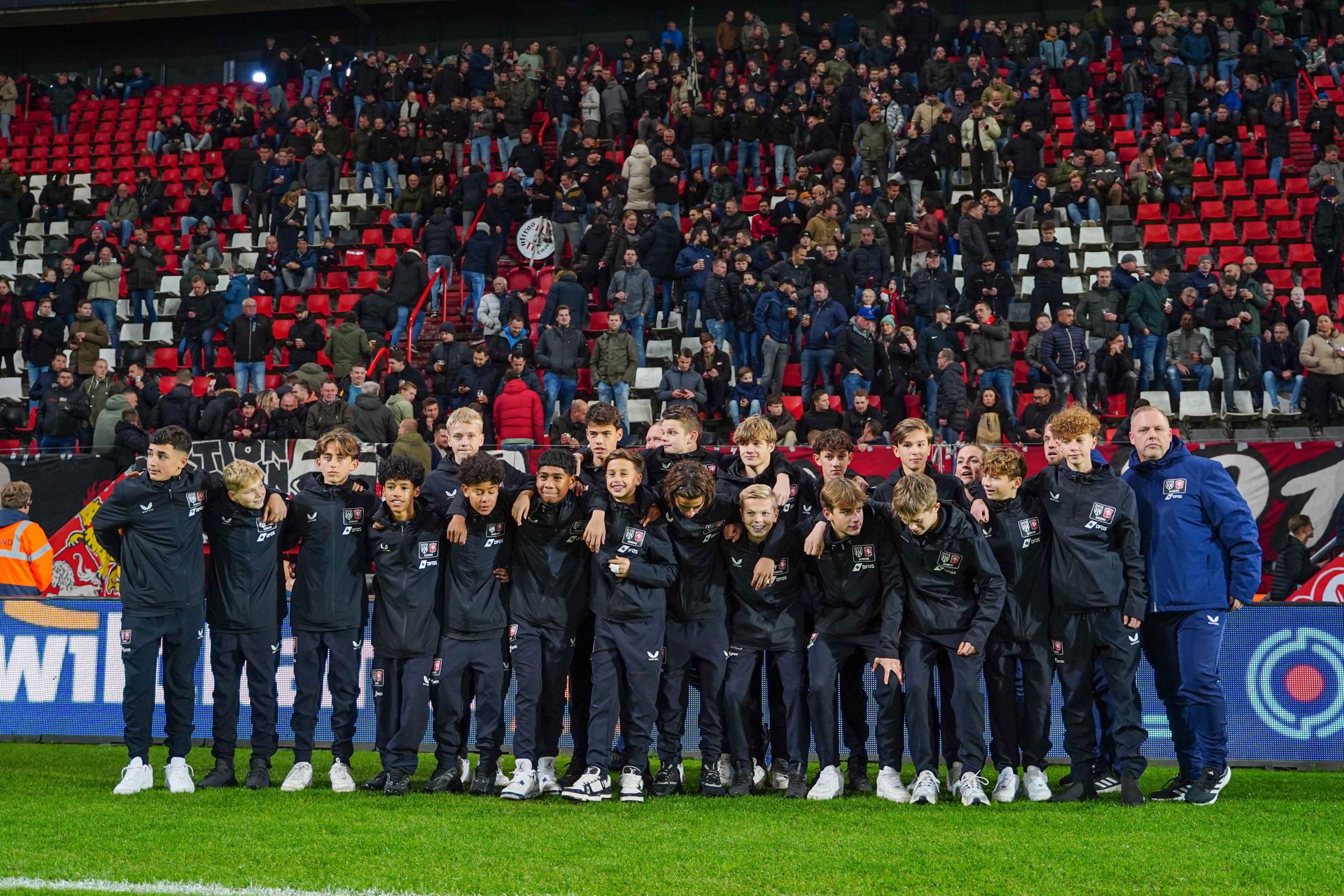 In Beeld: Academie-teams Gepresenteerd Tijdens FC Twente - N.E.C. - FC ...